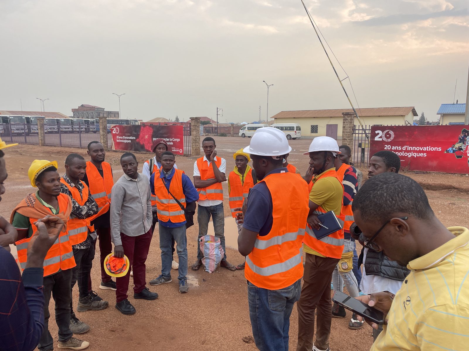 Daily safety briefing — Ubuntu Groupe construction team on a Kolwezi site